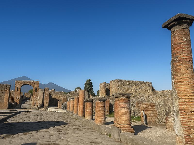 Small Group Pompeii & Herculaneum: Archaeologist-Led Tour